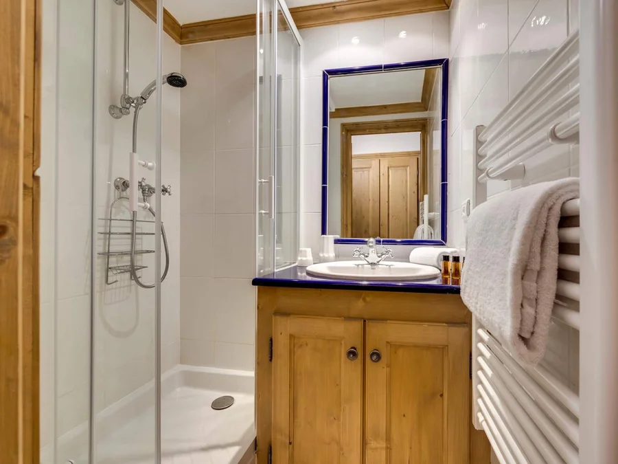 Luxury alpine style apartment in the heart of Val d'Isère photo 11