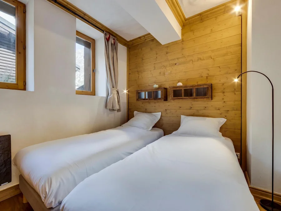 Luxury alpine style apartment in the heart of Val d'Isère photo 12