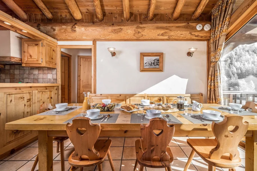 Warm chalet for twelve with a traditional style photo 6