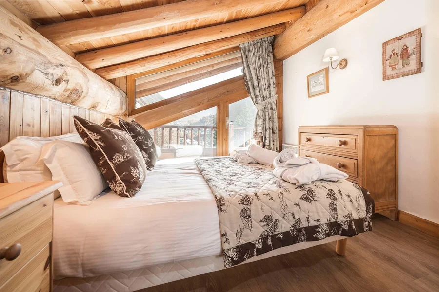 Warm chalet for twelve with a traditional style photo 3