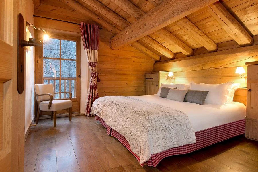 Stunning chalet for ten in quiet area of the resort photo 8