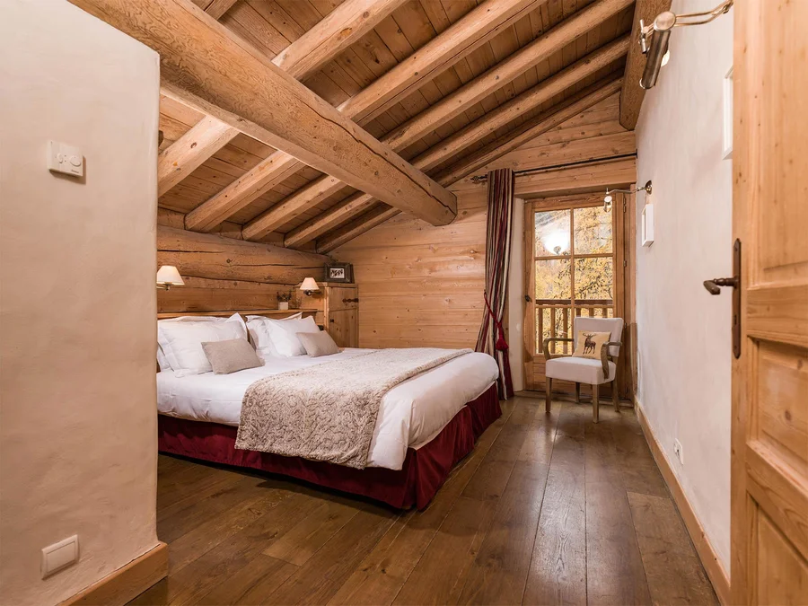 Stunning chalet for ten in quiet area of the resort photo 11