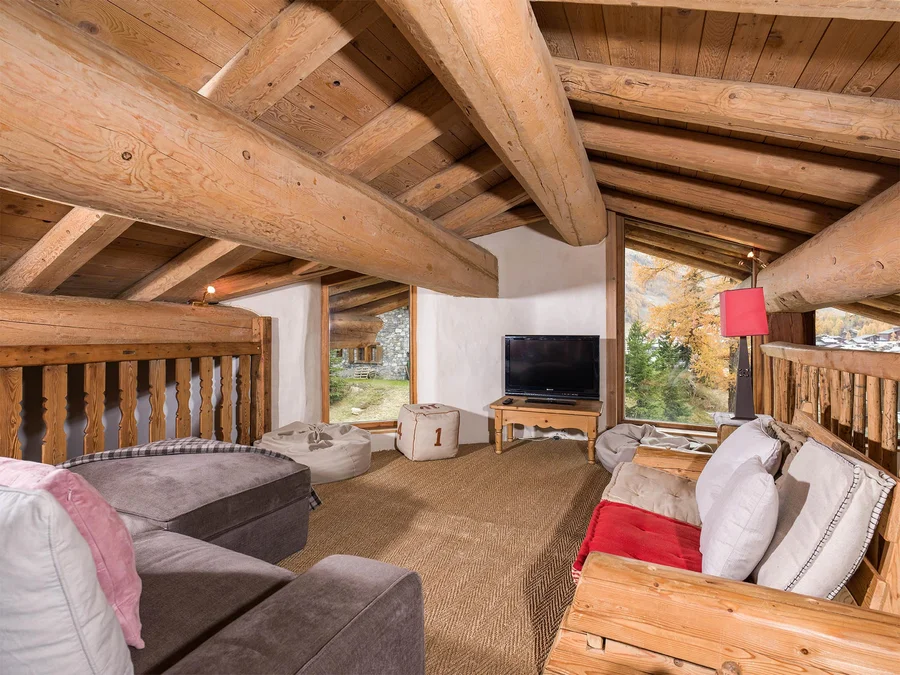Stunning chalet for ten in quiet area of the resort photo 17