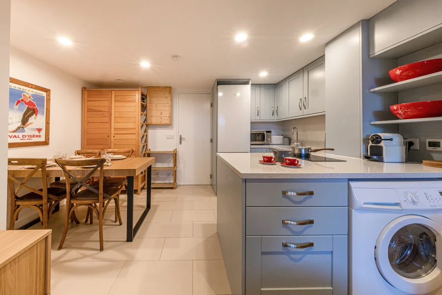 Cosy central apartment with wifi and parking photo 5