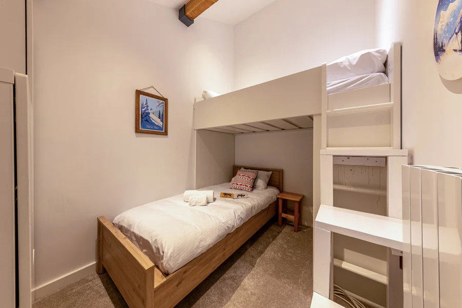 Cosy central apartment with wifi and parking photo 9