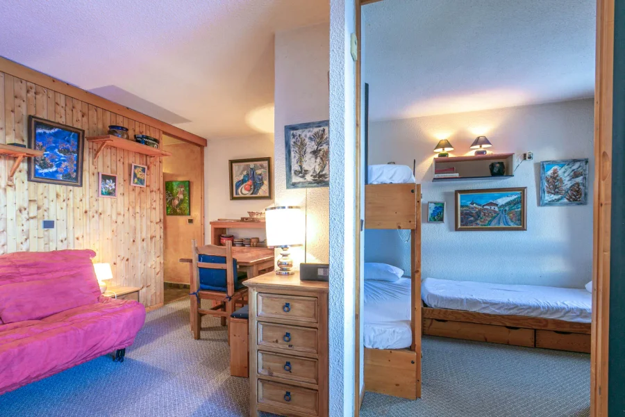 Traditional five person apartment in a quiet area photo 5
