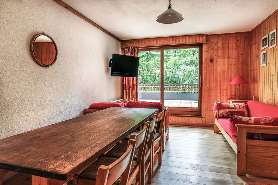 Spacious chalet for eight close to the centre photo 4