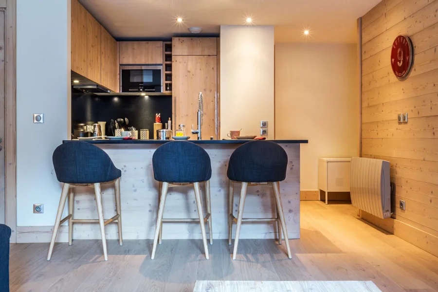 Modern six person apartment photo 3