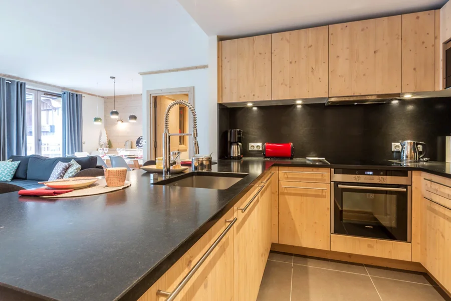 Modern six person apartment photo 4
