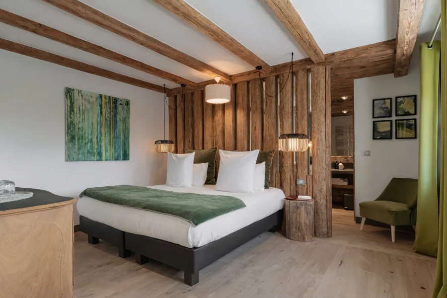 Refined luxury chalet with heated indoor pool photo 5