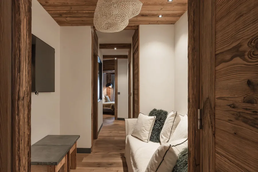 Cool and sophisticated modern apartment photo 5
