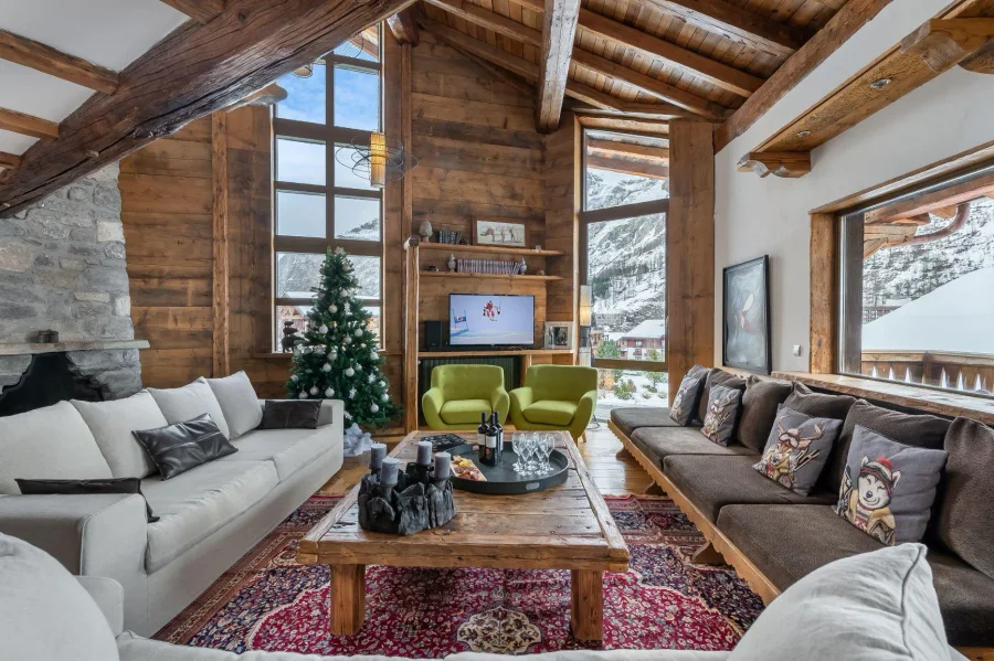 Fabulous central chalet with a swimming pool photo 2