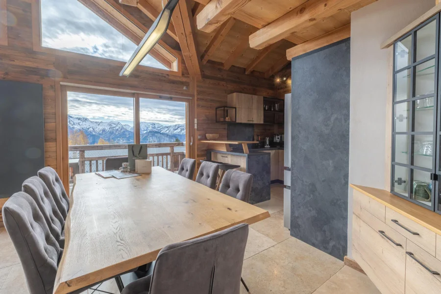 Bright, spacious, two-minutes to the ski lift photo 3