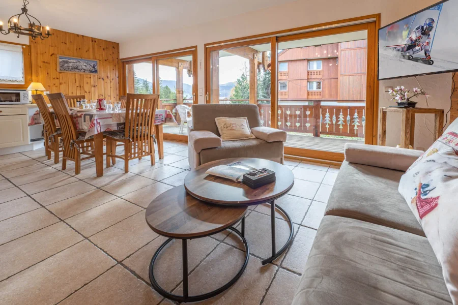 Traditional apartment close to the heart of resort photo 4