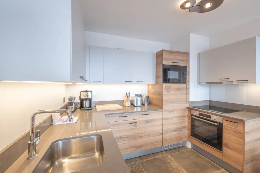 Bright, modern, central apartment photo 3
