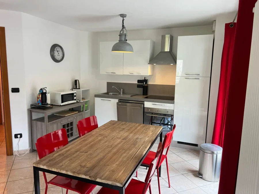 First floor apartment in the heart of Chamonix with mountain views photo 3