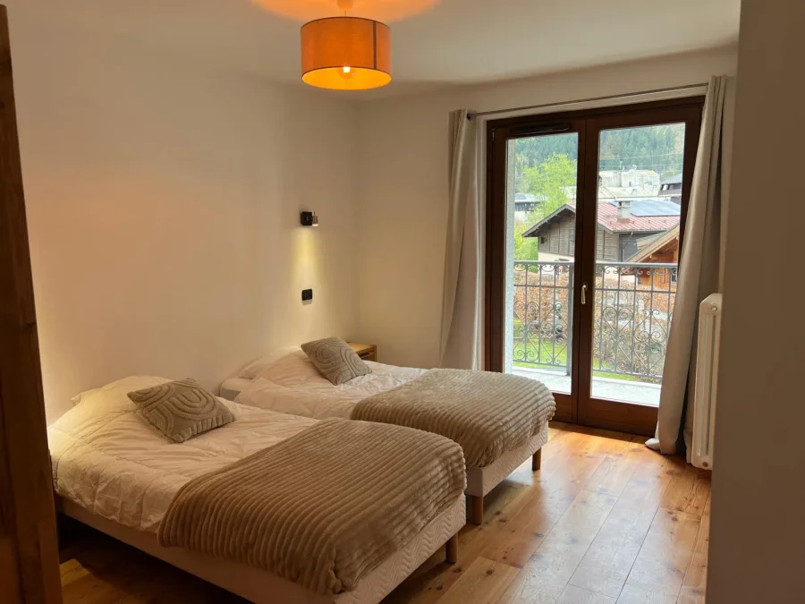 First floor apartment in the heart of Chamonix with mountain views photo 4