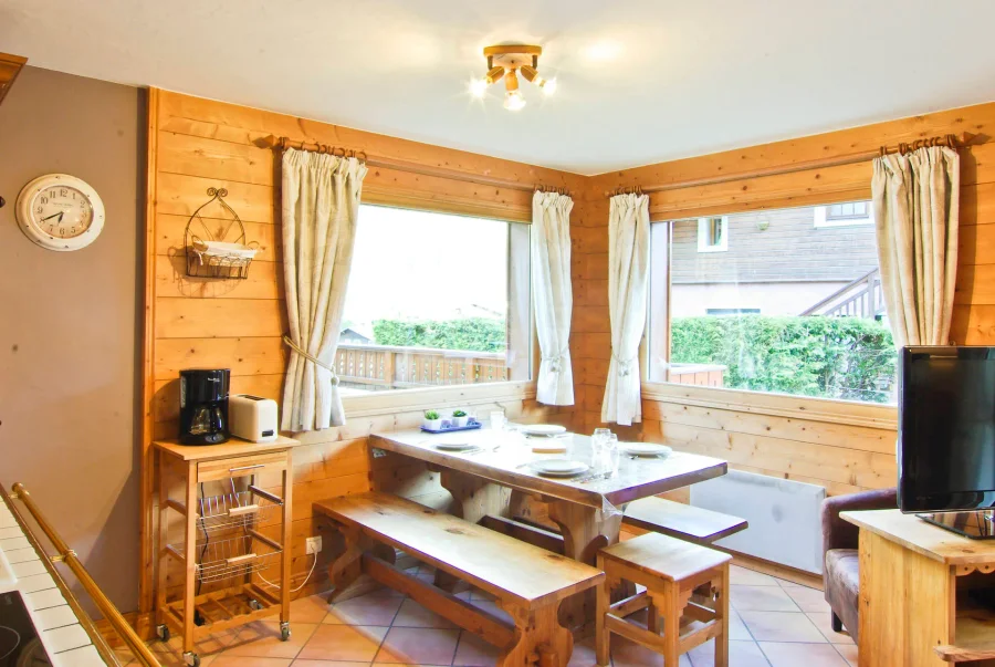 Charming south facing apartment for six photo 5