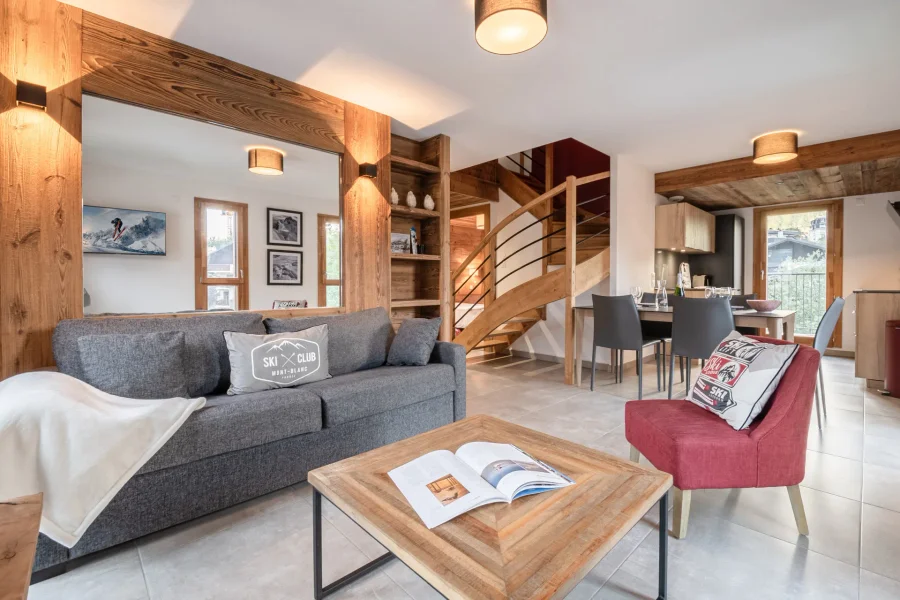 Central Chamonix apartment with balcony photo 2