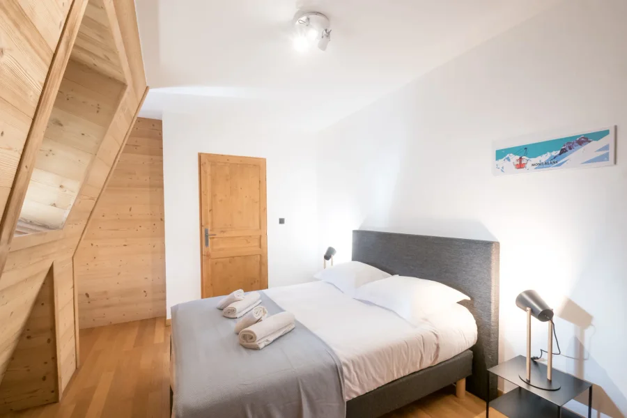 Four bedroom apartment for eight in Chamonix centre photo 3