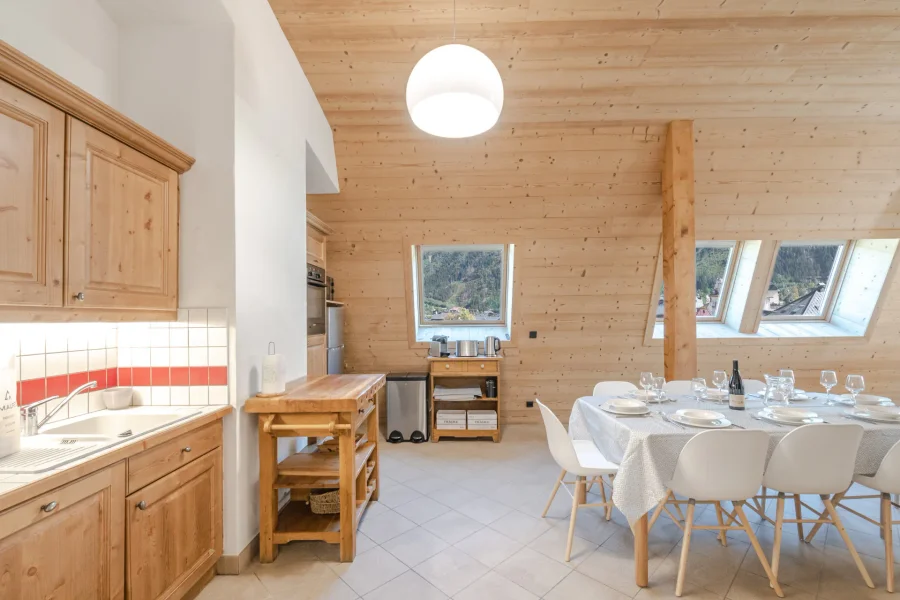 Four bedroom apartment for eight in Chamonix centre photo 2