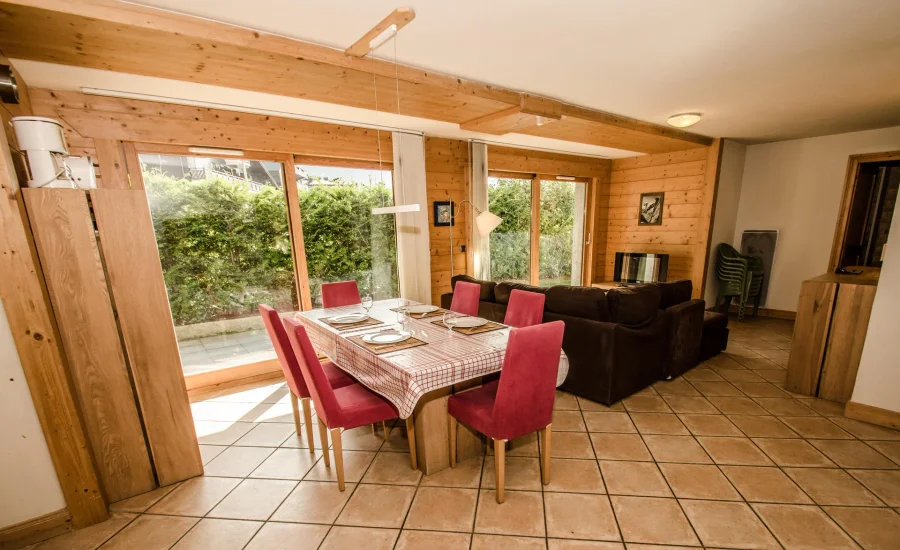 Traditional and spacious three bedroom apartment in Chamonix centre photo 2