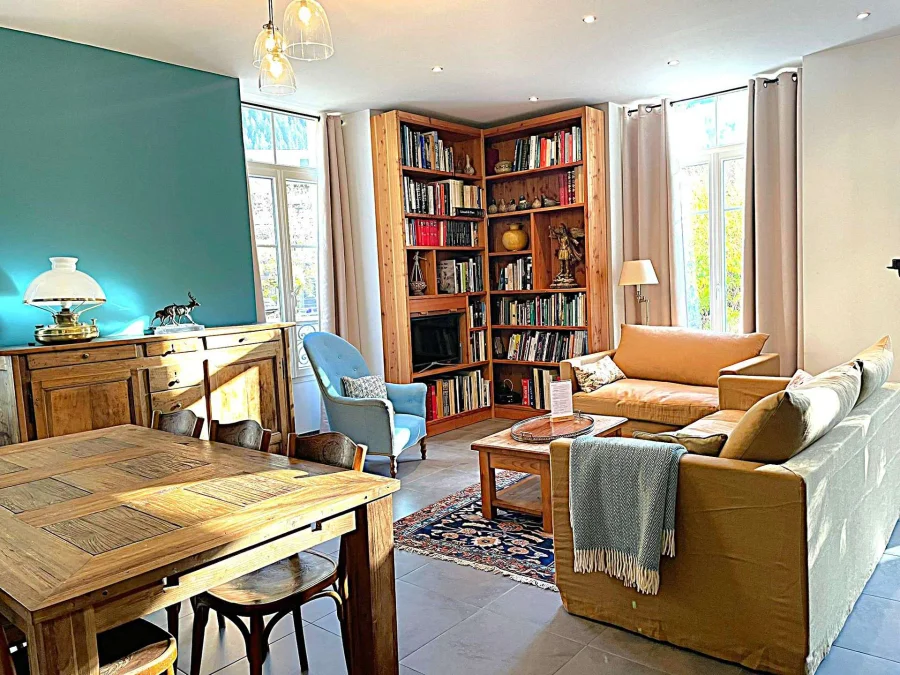 Superb three-bedroom apartment in a historic part of Chamonix photo 3