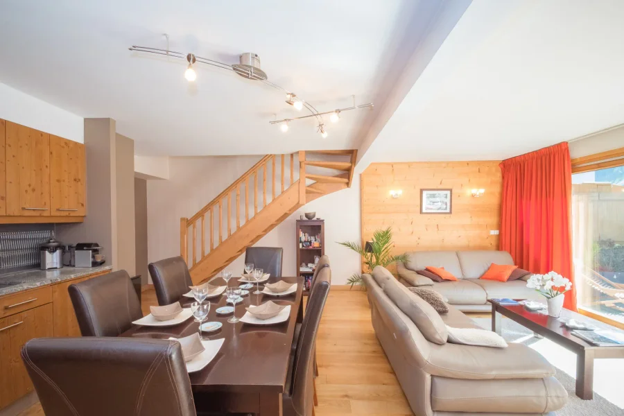 Spacious three-bedroom apartment in Chamonix centre photo 3