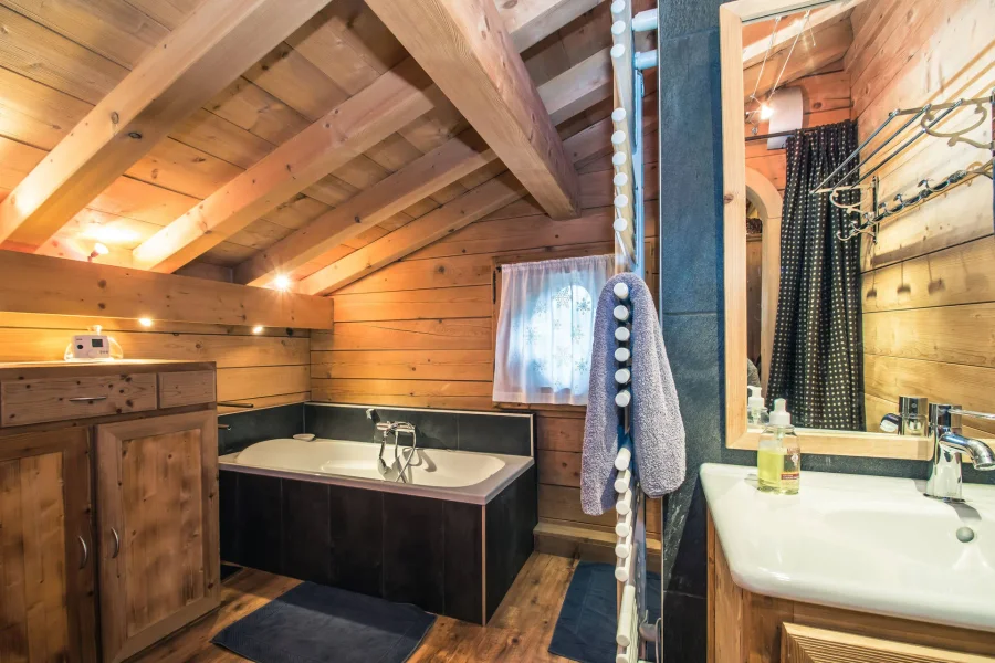 Superb chalet for eight close to the centre photo 5