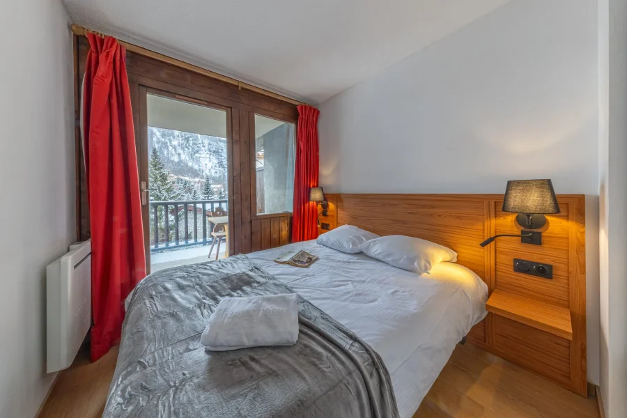 Renovated ski-in apartment with stunning views in the old village photo 5