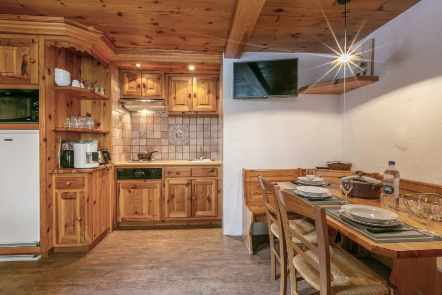 Rustic alpine apartment close to the slopes photo 2