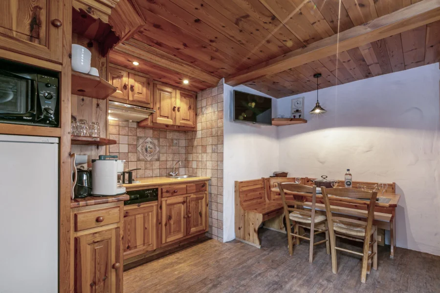 Rustic alpine apartment close to the slopes photo 3
