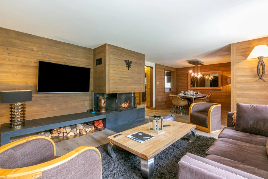 Luxe three-bed in great location photo 2