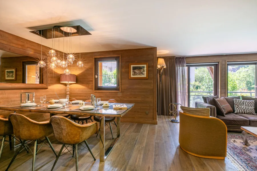 Luxe apartment in great location photo 2