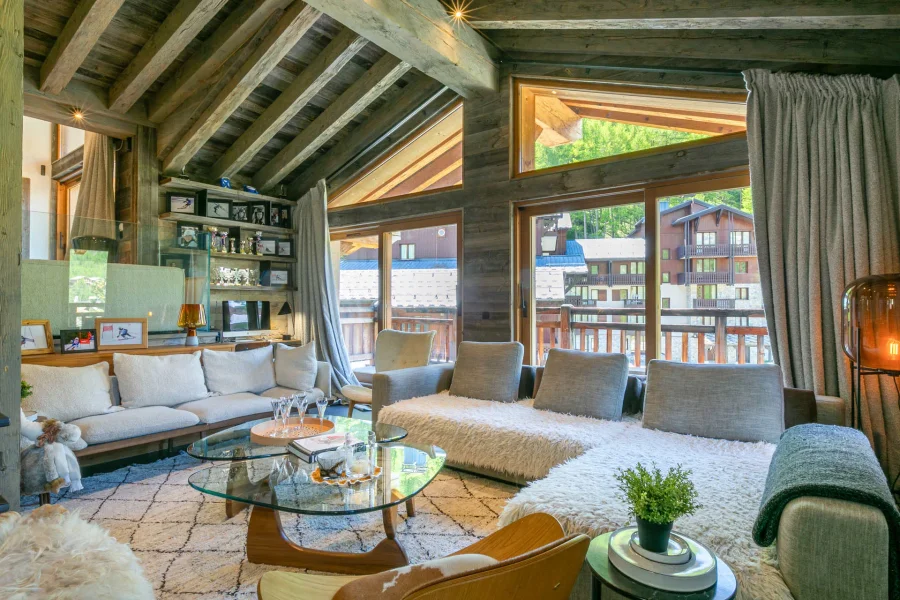Luxe apartment in convenient location photo 3