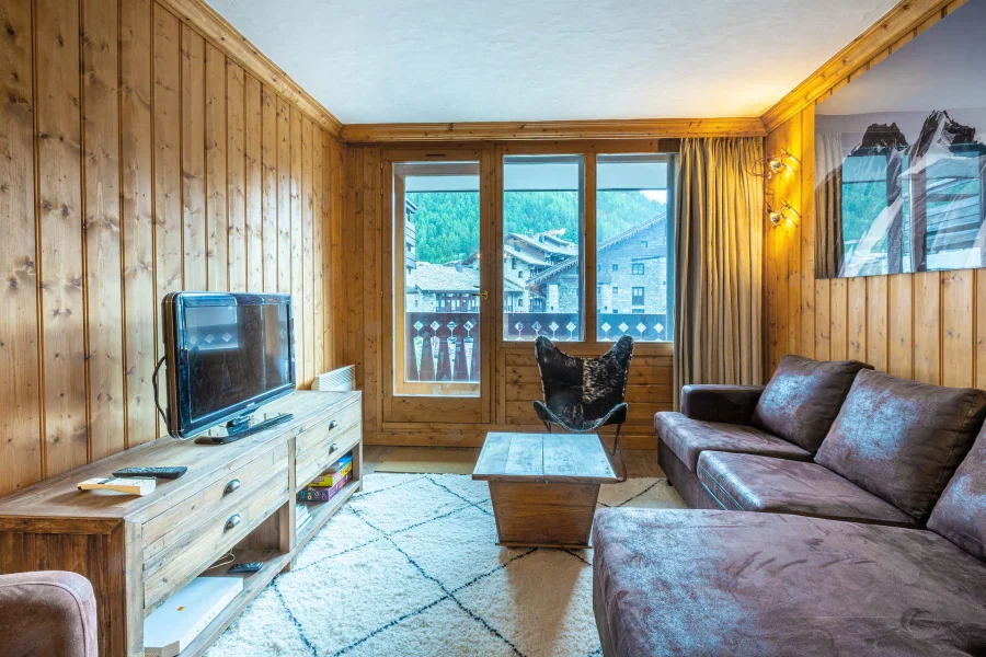 Classic alpine style in the centre of Val photo 3