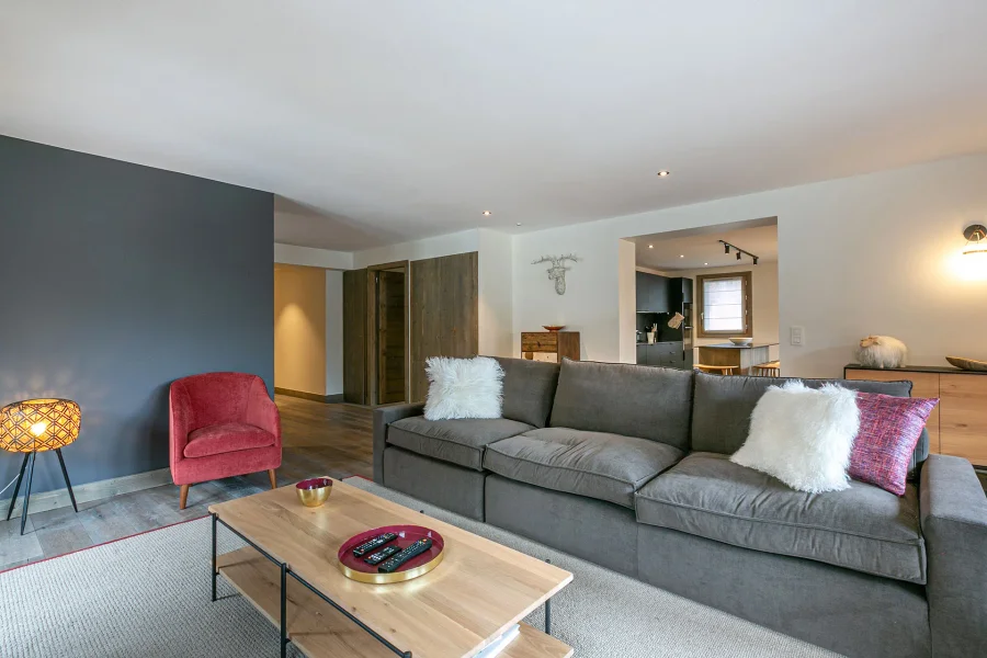 Four-bedroom apartment with balcony photo 3