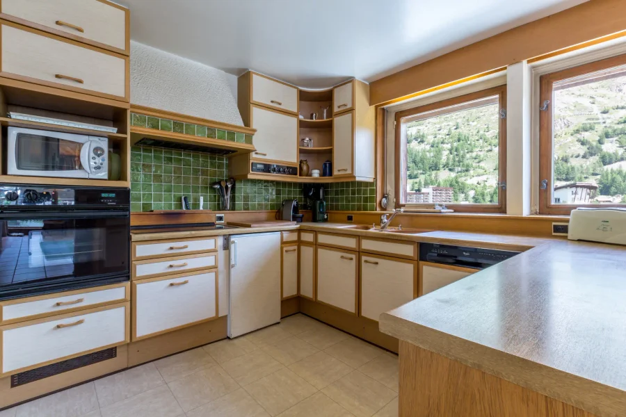 Classic apartment in good location photo 5