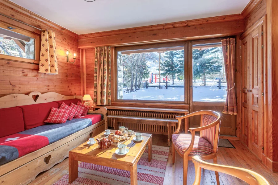 Close to the slopes with snowy views photo 3