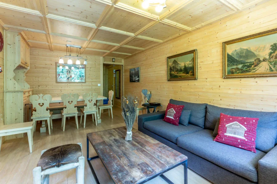 Classic alpine apartment with balcony photo 2
