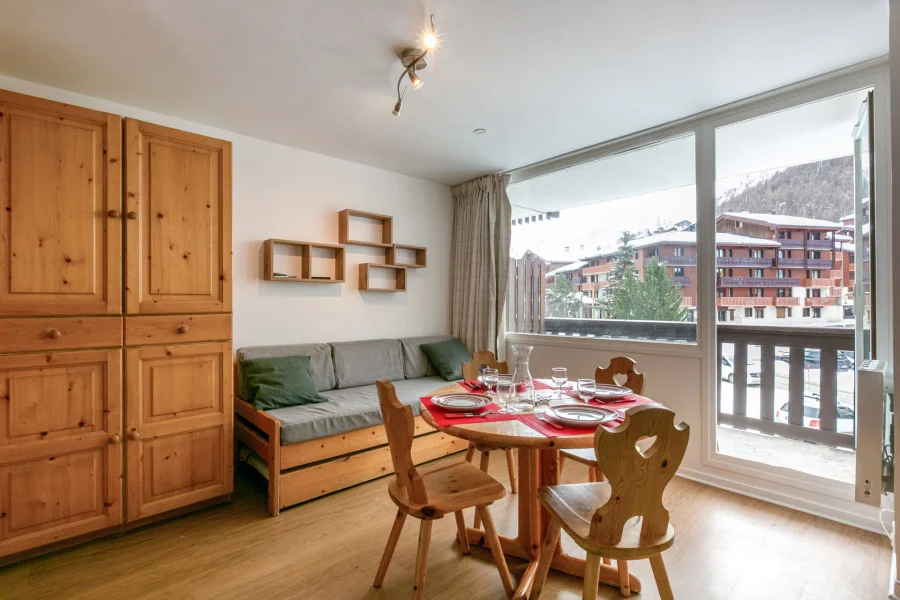 Classic style apartment with sunny balcony photo 5