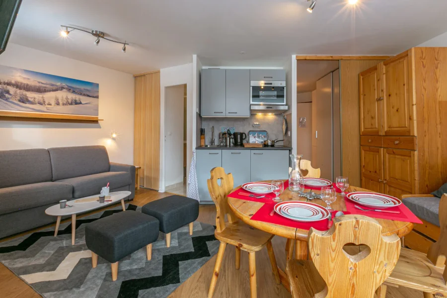 Classic style apartment with sunny balcony photo 4
