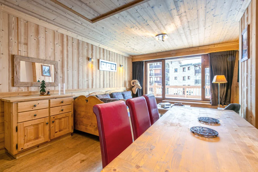 Classic apartment right on the snow front photo 3