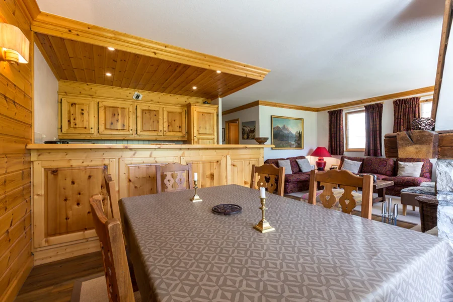 Ski-in ski-out family apartment photo 5