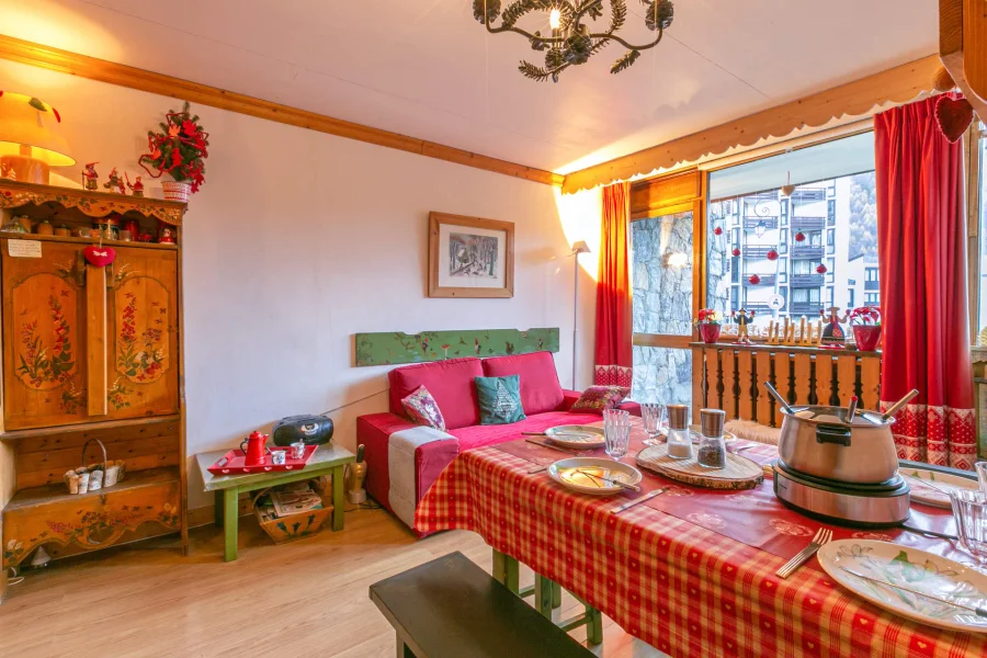Warm mountain-style apartment in the heart of the resort, close to slopes and amenities photo 3