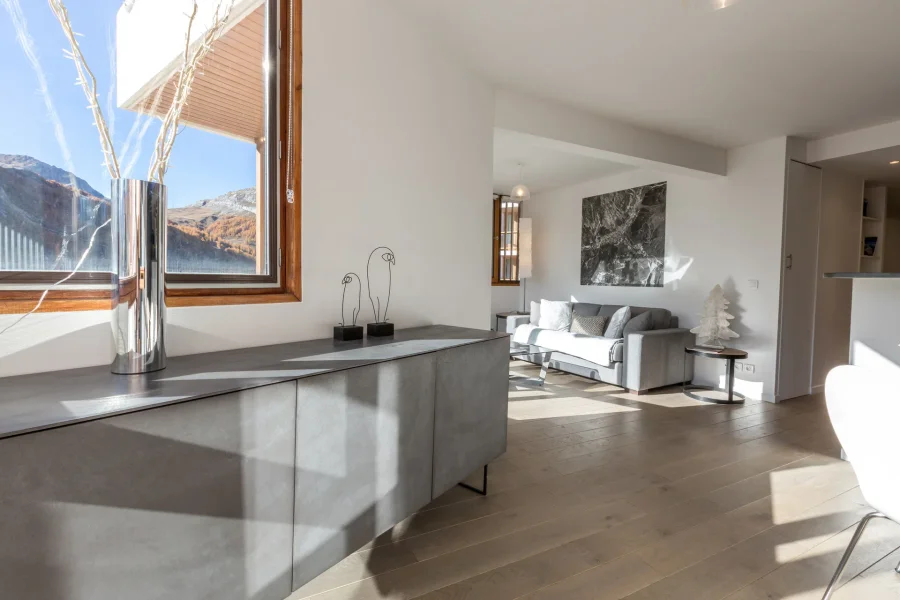 Bright sunny apartment with mountain views photo 4