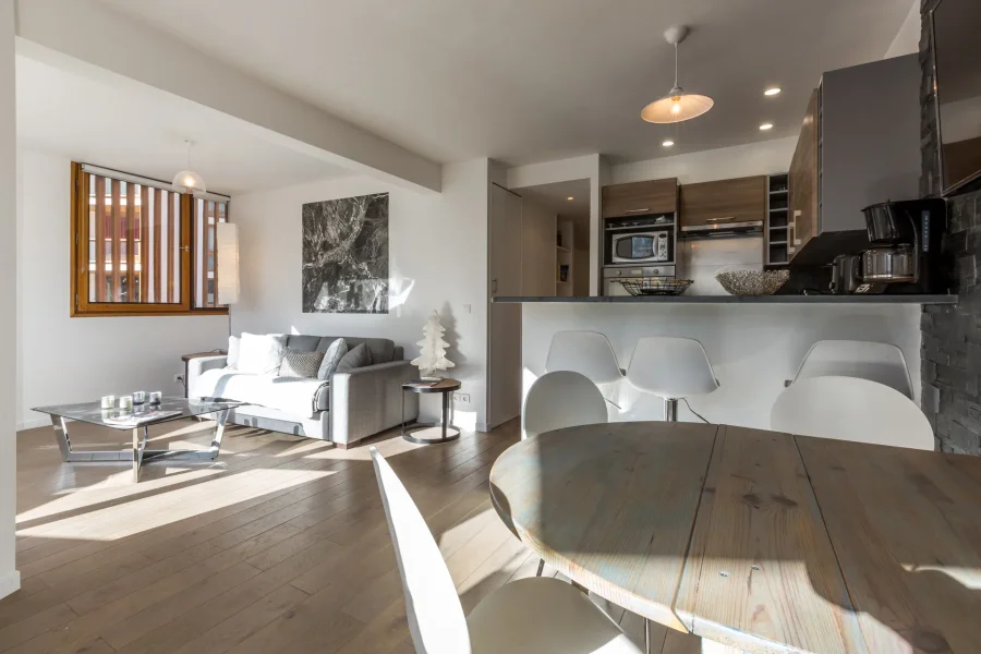 Bright sunny apartment with mountain views photo 2