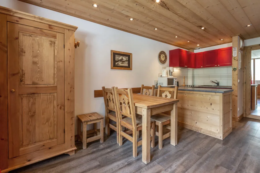 Ski-in ski-out studio for four with west-facing terrace photo 3