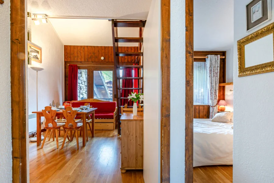 Ski-in alpine apartment with mezzanine, balcony and covered parking photo 4