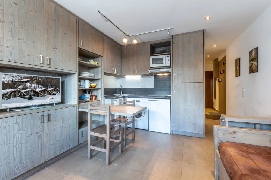 Stylish ski-in studio with balcony in the very heart of the village photo 3